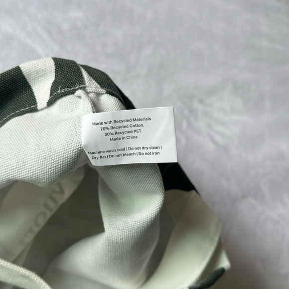 NWOT Vuori Extra Large Canvas Tote - Picture 10 of 10